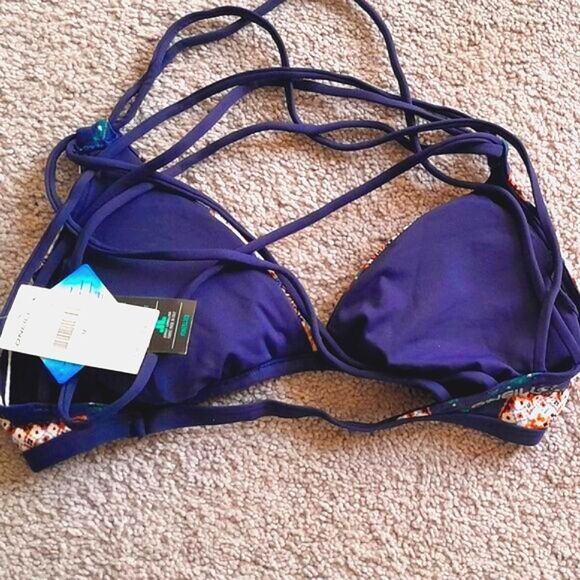 Woman's bikini top - Picture 2 of 2